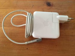 MagSafe MBA 2010.jpg