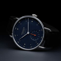 NOMOS-Uhr-Ref-1110-Metro-neomatik-nachtblau_04-600x600.jpg