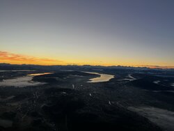 Greifensee spiegelt die aufgehende Morgenröte