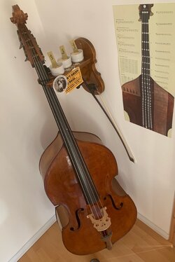 Drei Chinesen mit dem Kontrabass ... Drei Chinesen mit dem Kontrabass ...