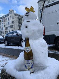 Wir versaufen unsrer Oma ihr klein Häuschen ... Wir versaufen unsrer Oma ihr klein Häuschen ...