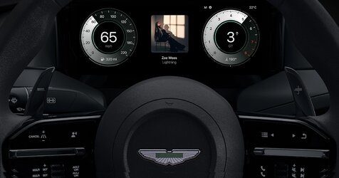 CarPlay_Aston_Martin_driver-cluster.jpg