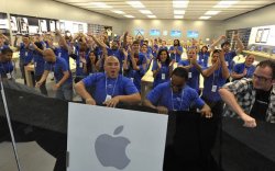 appleMitarbeiter.jpg appleMitarbeiter.jpg