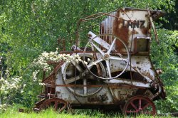 alte Erntemaschine.jpg