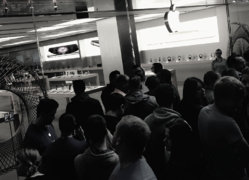 iPhone-Apple-Store.jpg iPhone-Apple-Store.jpg