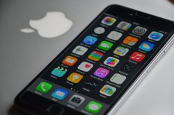 iphone-macbook_pixabay.jpg