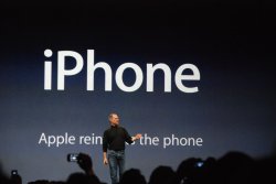 Steve_Jobs_presents_iPhone.jpg