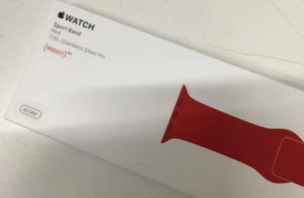 Foto zeigt (Product)RED-Sportarmband für die Apple Watch