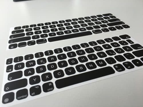 Es gibt passende Kleber für beide Varianten des Smart Keyboards.