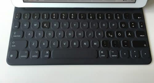 Beklebt man nur die vom deutschen Layout abweichenden Tasten, sieht das Keyboard komisch aus.