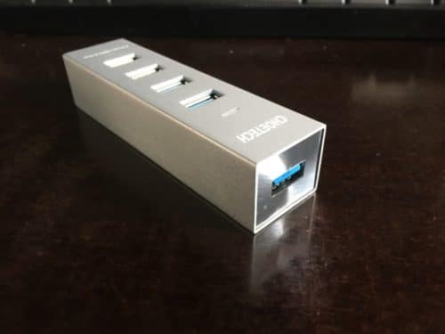 Durch seinen USB-Anschluss könnte der Hub auch an USB 3.0-Ports betrieben werden.