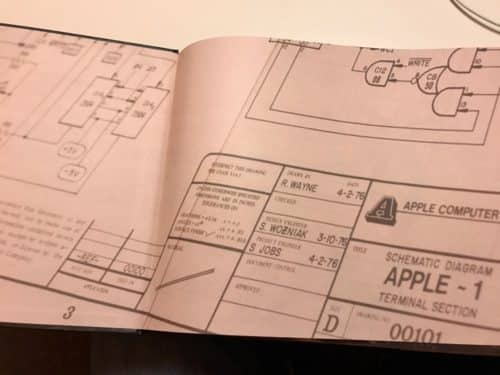 Der Schaltplan des legendären Apple 1 ziert das Innencover.