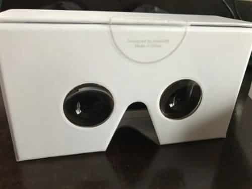 Der Karton kann in eine einfache VR-Brille umgewandelt werden.