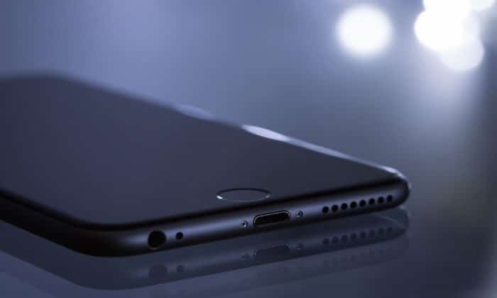 iPhone-Black-700x420.jpg