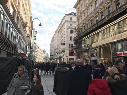 Apple Store Wien - Blick Richtung Oper