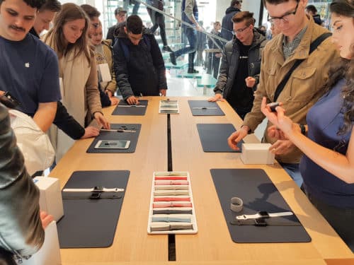 Apple-Store-Koeln-Eroeffnung-Watch-500x375.jpg