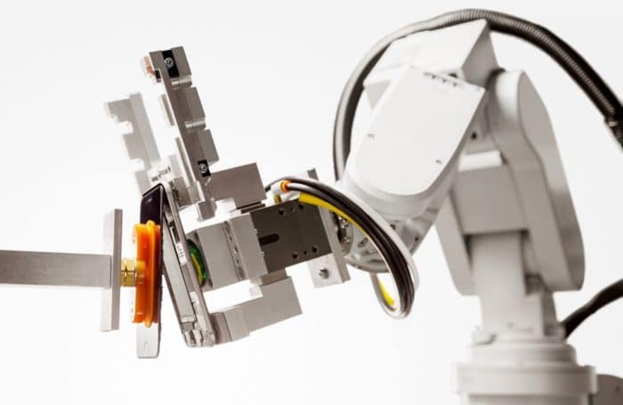 Der Liam-Roboter recycelt iPhones.