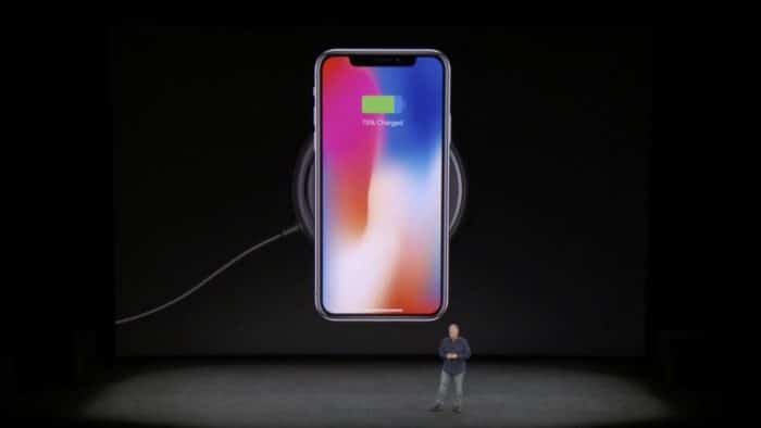 Apple-Keynote-201709-iPhone-X-QI-5-700x394.jpg