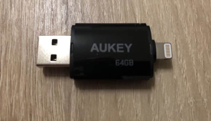 Aukey-Lightning-USB-Stick-Cover-700x401.jpg