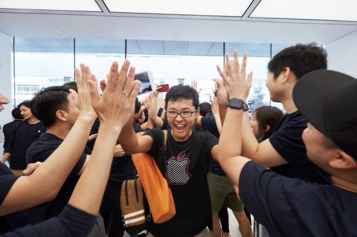 Apple-Store-Kyoto-Shijo-opening-08252018-700x466.jpg