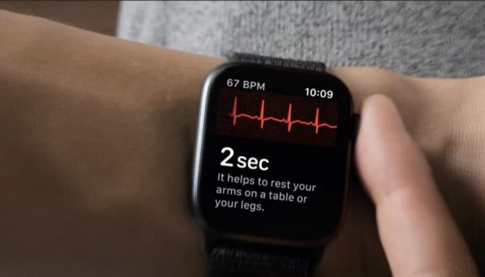 Gather-Round-Apple-Watch-Detail-EKG-700x400.jpg