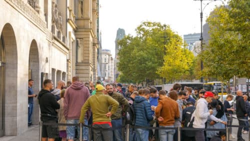 iPhone-Verkaufsstart-Apple-Store-Berlin-500x282.jpg