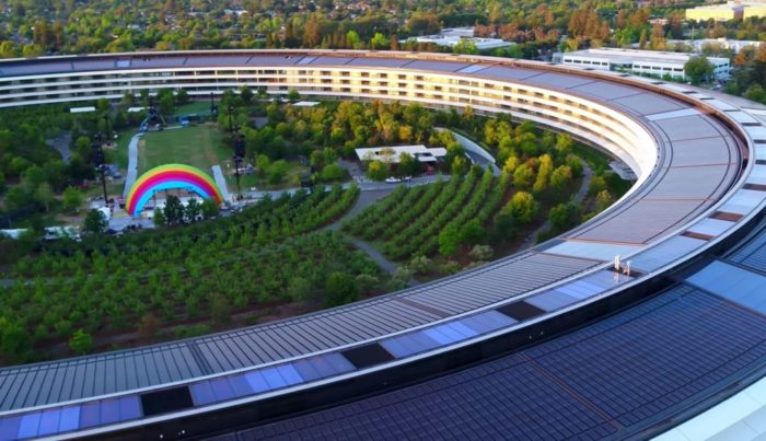 Regenbogen-Bühne Apple Park