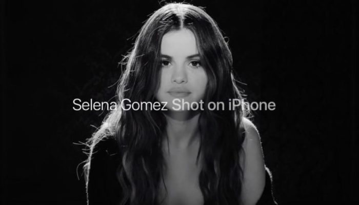 Selena-Gomez-iPhone-11-700x400.jpg