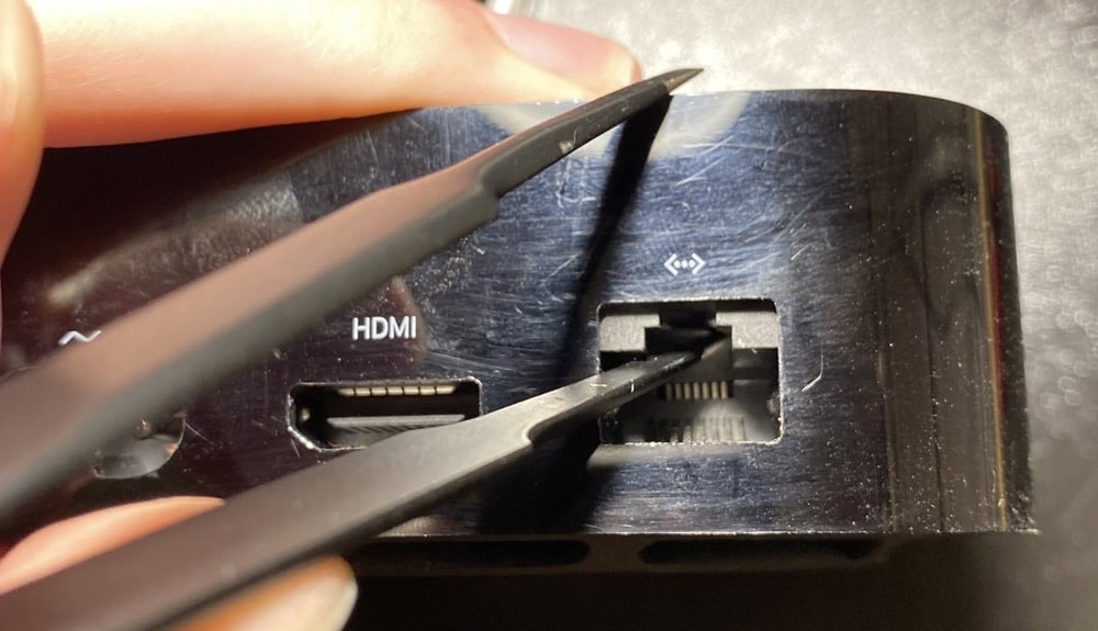 Apple TV 4K hat versteckten Lightning-Anschluss