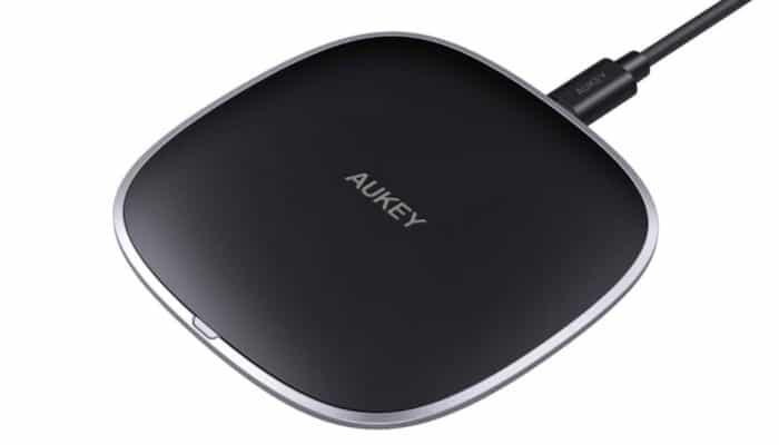 Aukey-Wireless-Charger-700x400.jpg