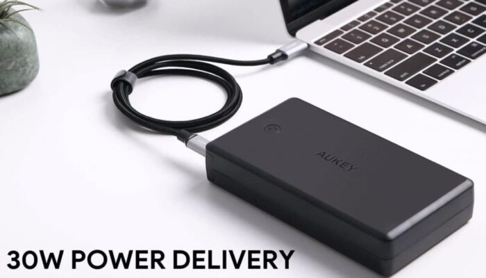 Aukey-USB-C-PD-Powerbank-700x400.jpg