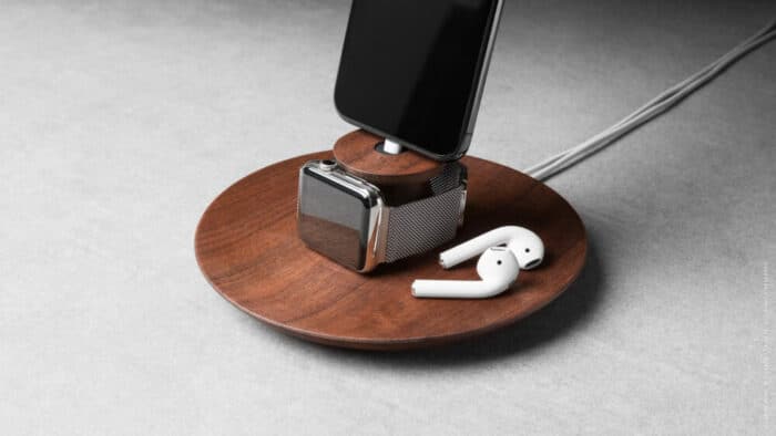 05-yohann-product-YW1WA-iphone-and-apple-watch-charging-stand-walnut-wood-angled-side-view-with-iphone-apple-watch-and-airpods-700x394.jpg