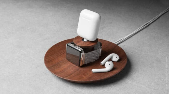 10-yohann-product-YW1WA-iphone-and-apple-watch-charging-stand-walnut-wood-with-apple-watch-and-airpods-charging-1058x595-1-700x393.jpg