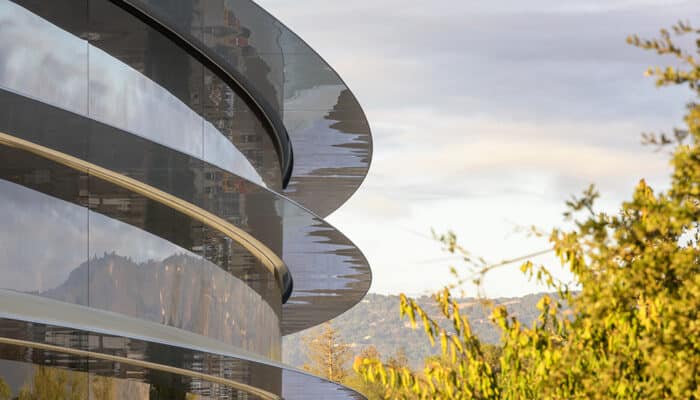 apple-park-photo-1-building-trees-700x400.jpg