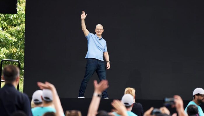 WWDC-2023-Tim-Cook-2-1-700x400.jpg