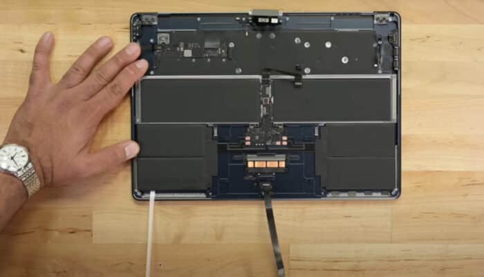 iFixit-teerdown macbook air 15 Zoll