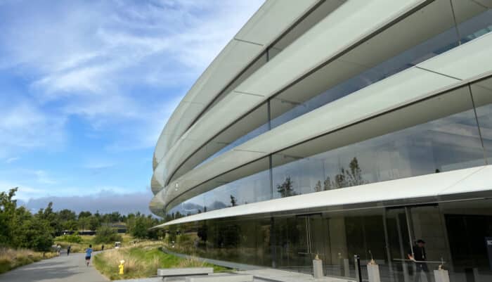 AppleParkBuildingHero-700x401.jpg