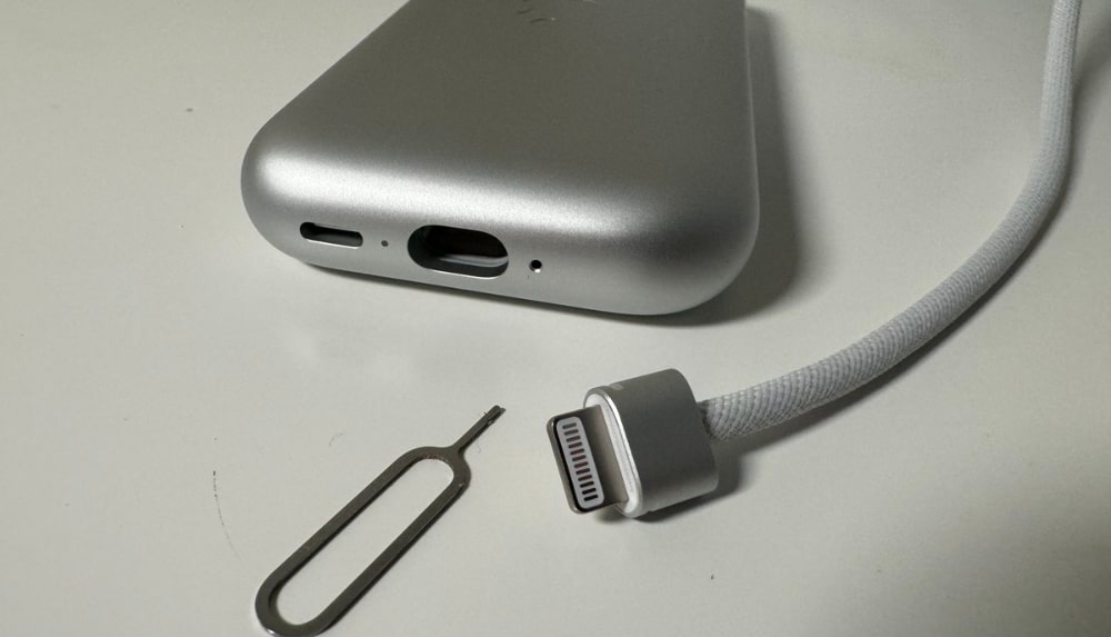 Apple Vision Pro: Akkukabel mit SIM-Tool entfernt