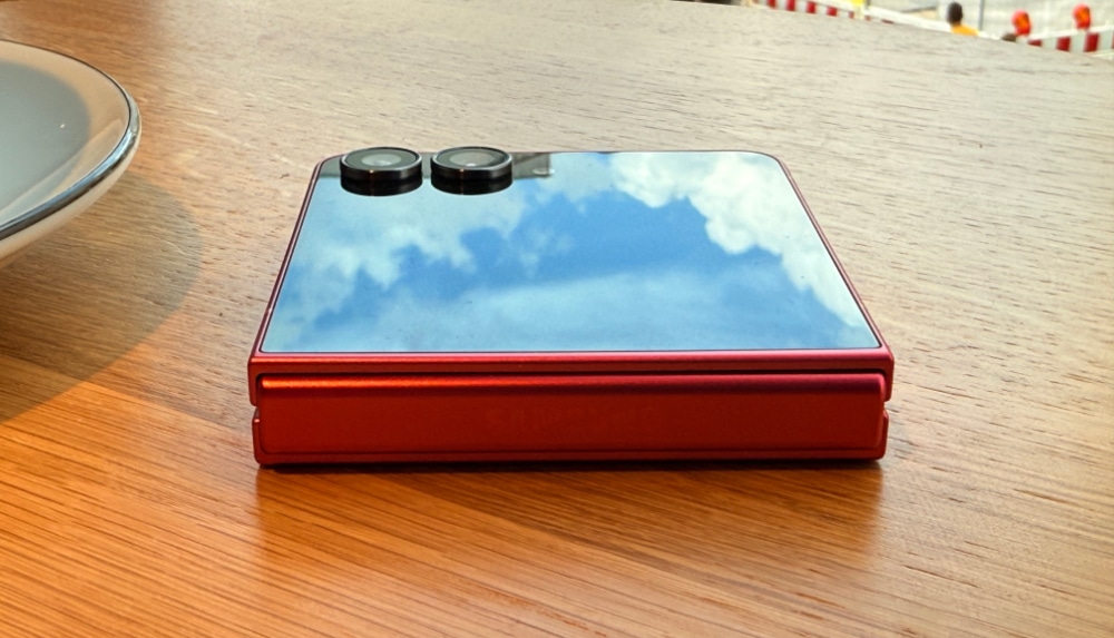 GalaxyZFlip7Hero1.jpg