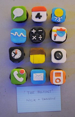 iphone_cakes2.jpg